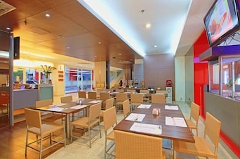 Metland Hotel Bekasi (Hotel @HOM Premiere Tambun) 41/51