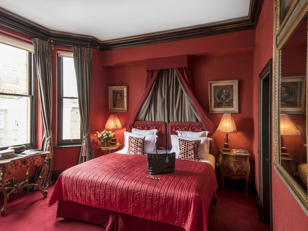 1 BEDROOM, GALLERY