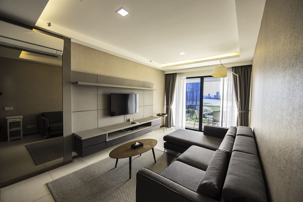 The Landmark Studio Suite 24/50
