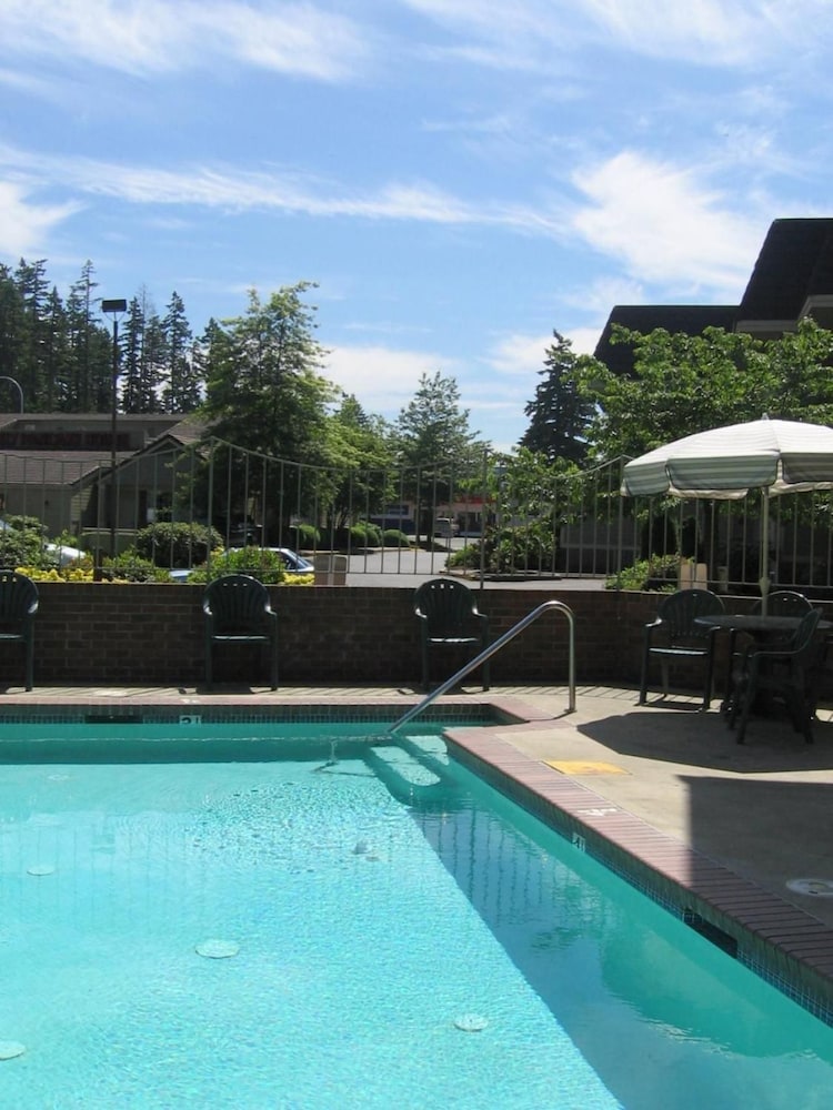Redmond Inn 13/24