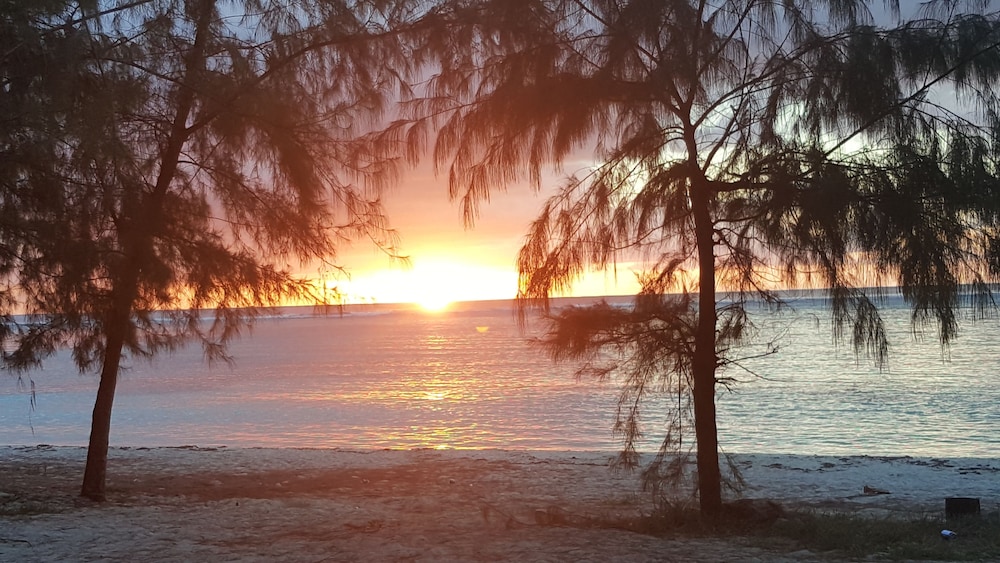 Saipan Beach Hotel 57/66