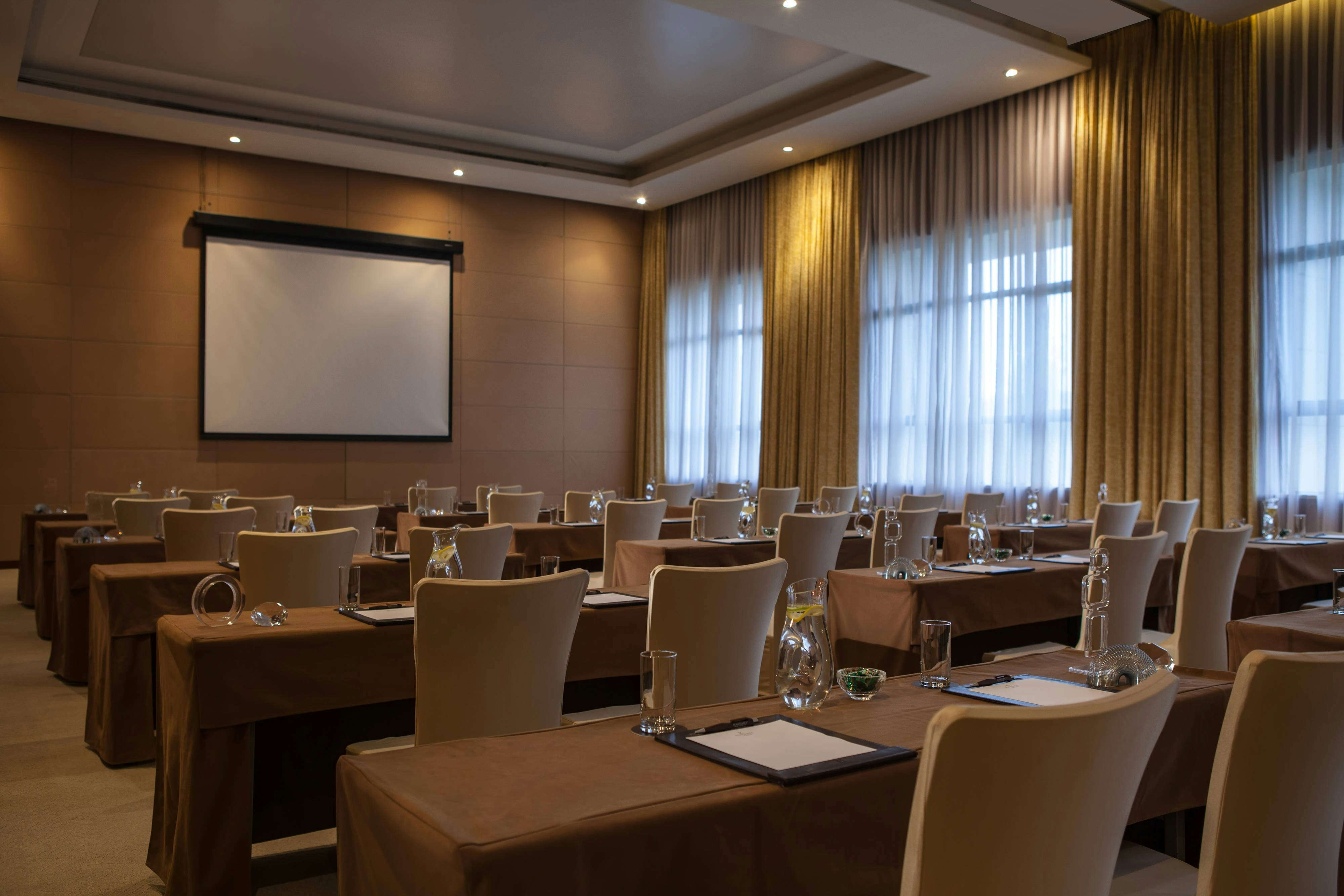 Renaissance Tianjin Lakeview Hotel 24/28