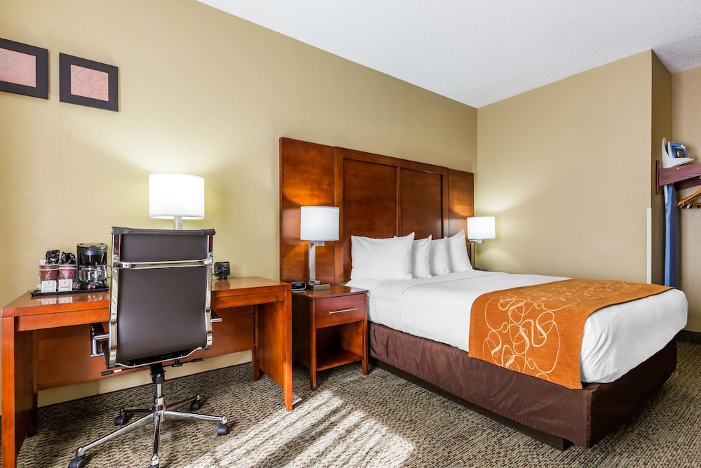 Comfort Suites Near I-80 And I-94 9/39