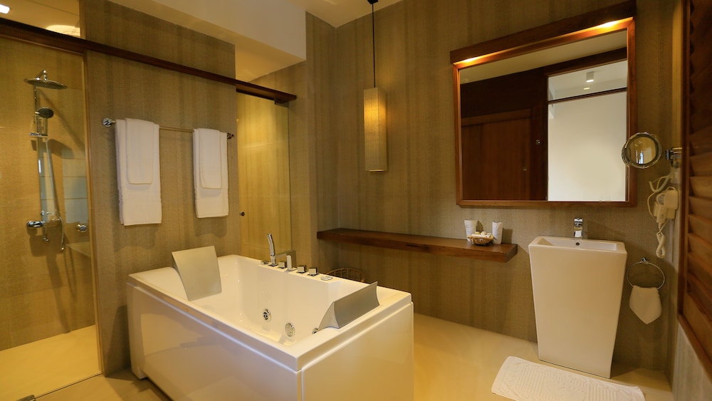 Pandanus Beach Resort and Spa 38/39