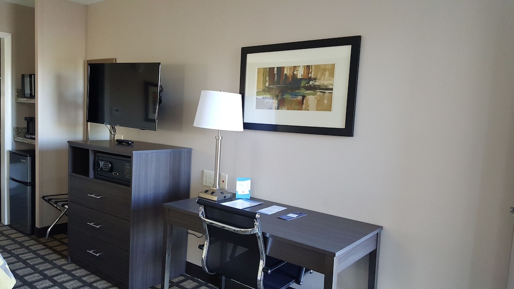 Baymont By Wyndham Clarksville 38/39