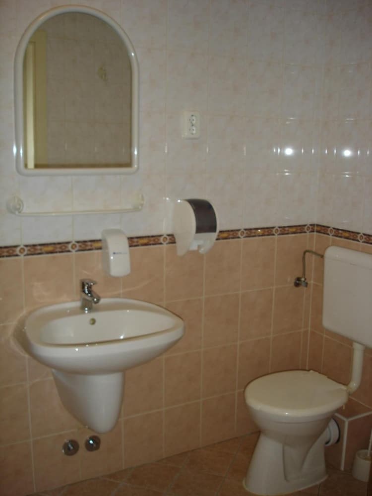 Tisza Alfa Hotel 42/48