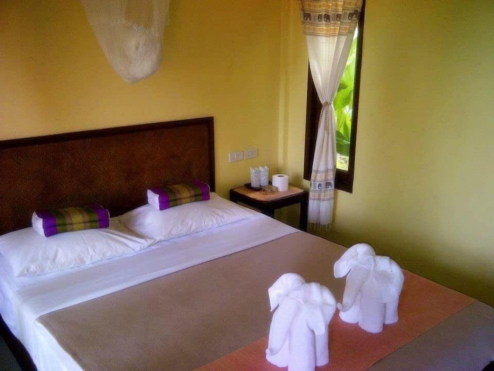 Paradise Bungalows 28/47