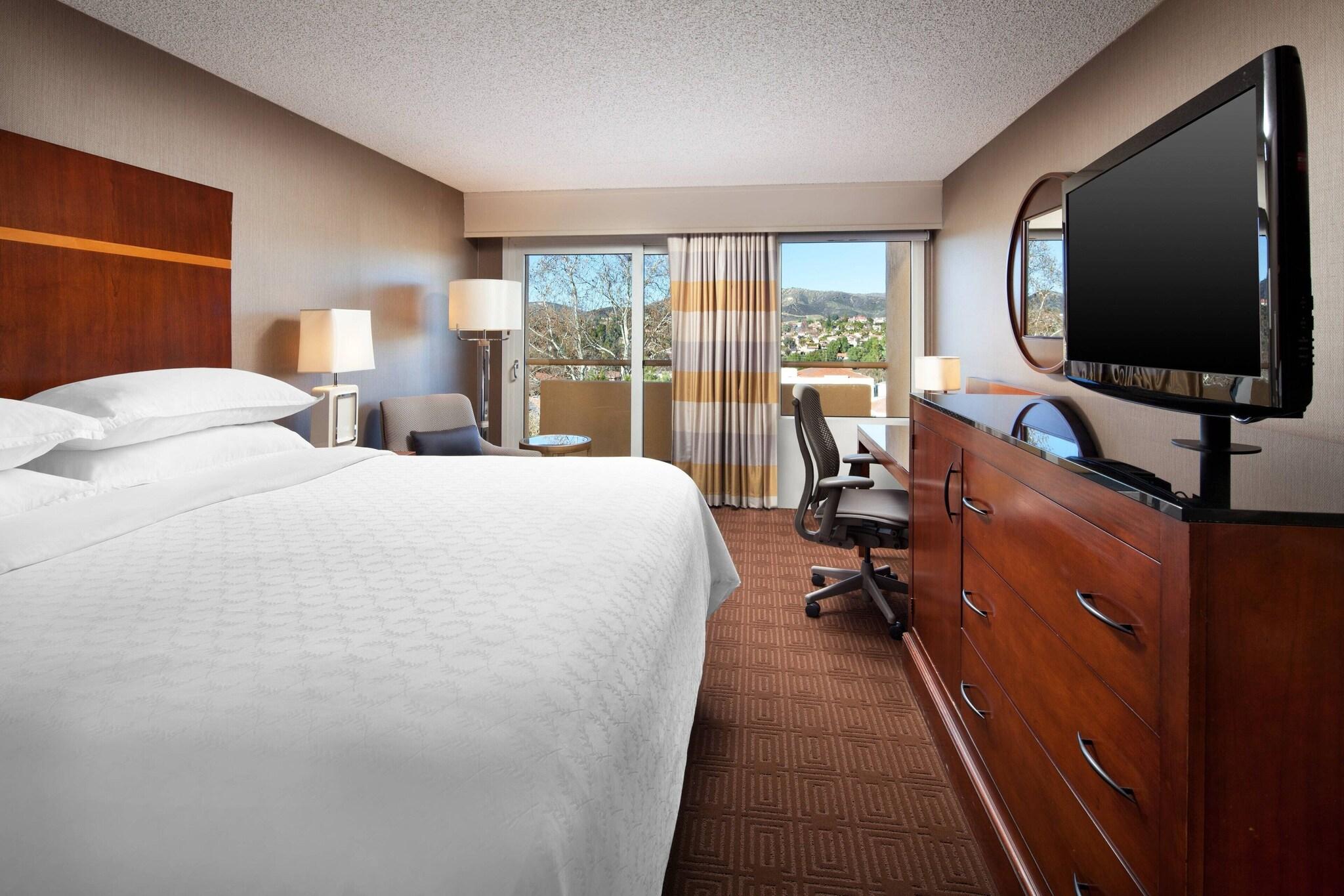 Room at Sheraton Agoura Hills Hotel, AGOURA HILLS - CA
