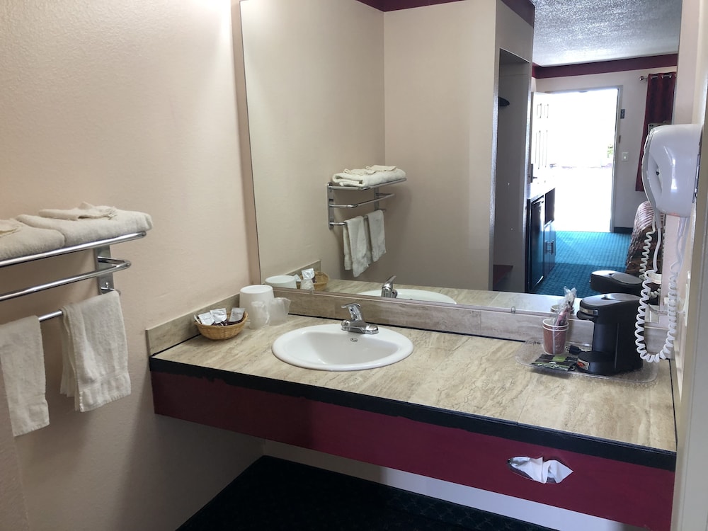 Travel Inn 10/24