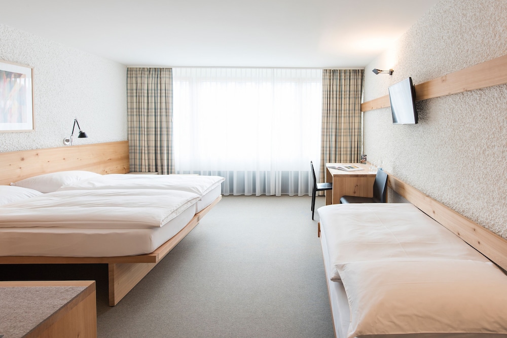 Hauser Hotel St. Moritz 9/41