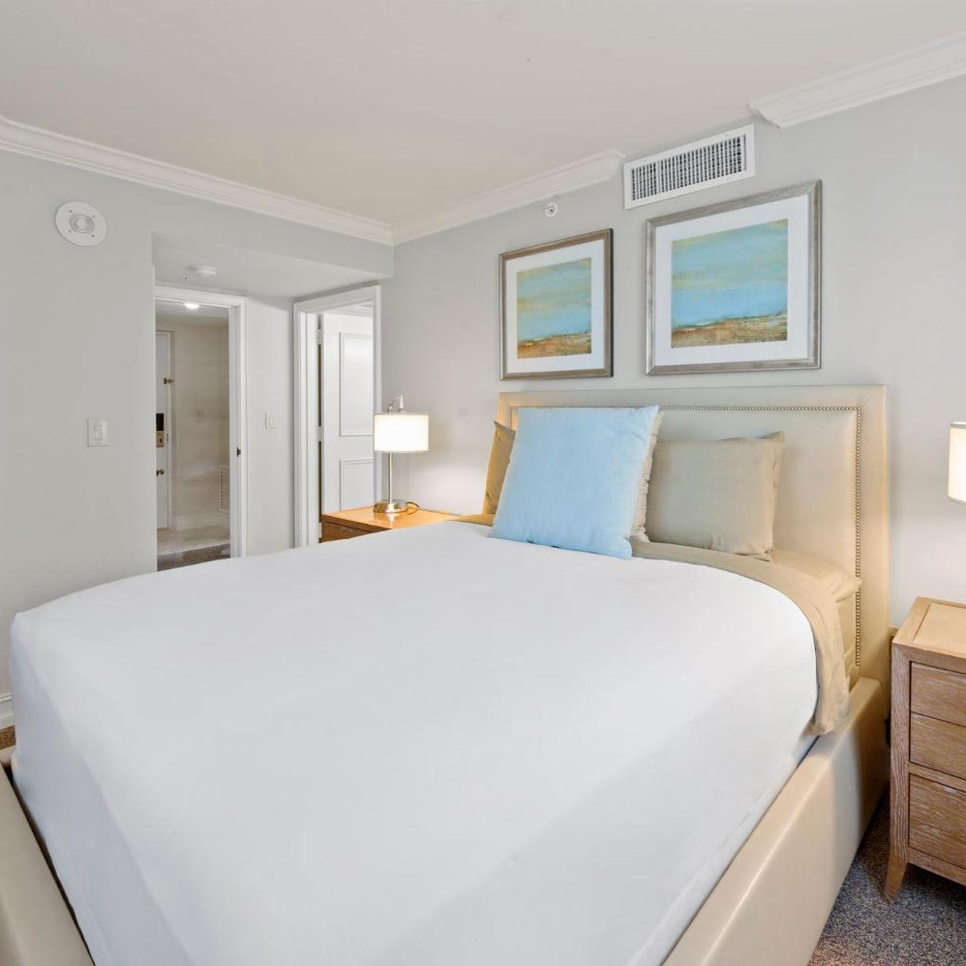 Deluxe, Double Bed, Lateral Side Sea View