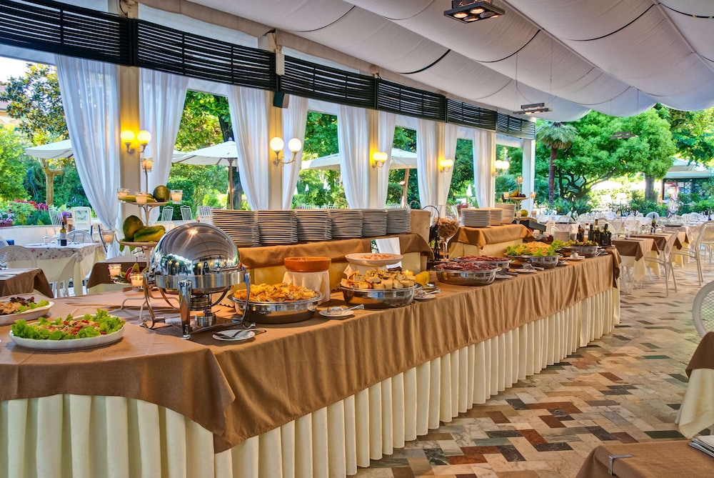restaurant cafeteria