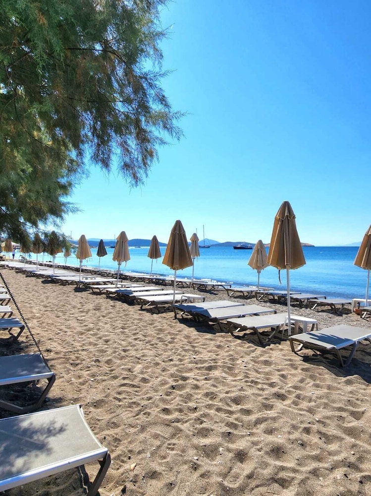 Kefi Beach And Suites 47/50