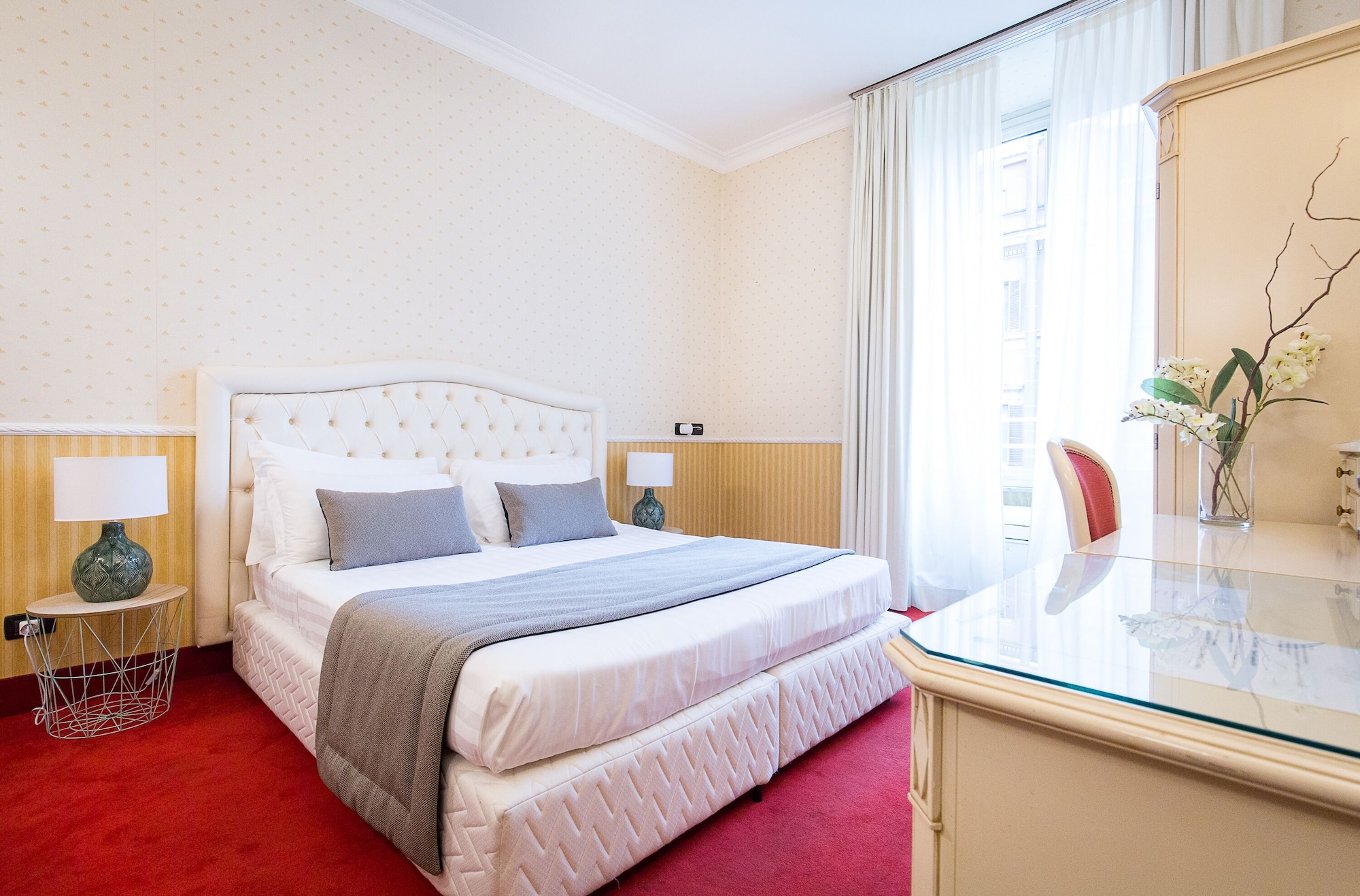 DELUXE, DOUBLE BED