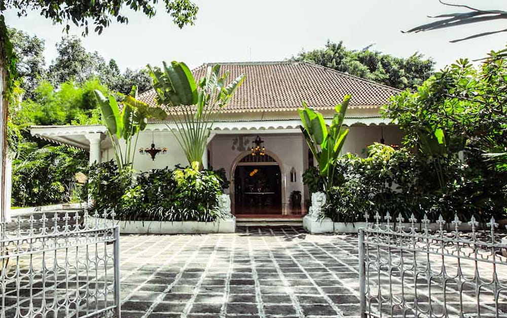 Hotel Tugu Blitar 1/67