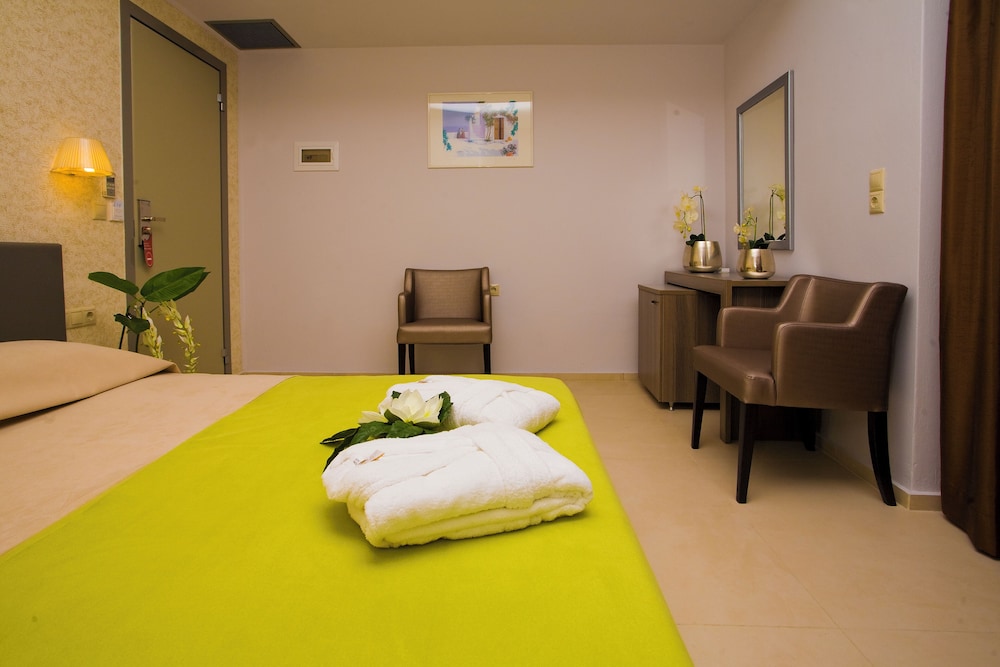 Standard, Double or Twin Bed
