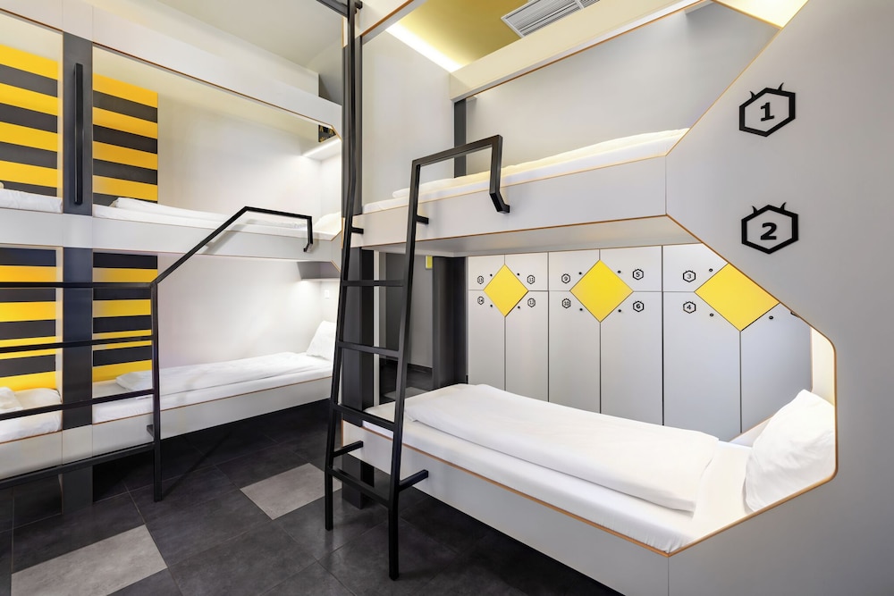 MIXED DORM, 14 BEDS