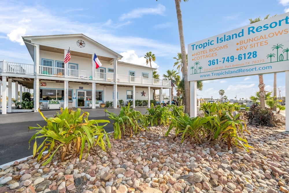 Tropic Island Resort 3/40