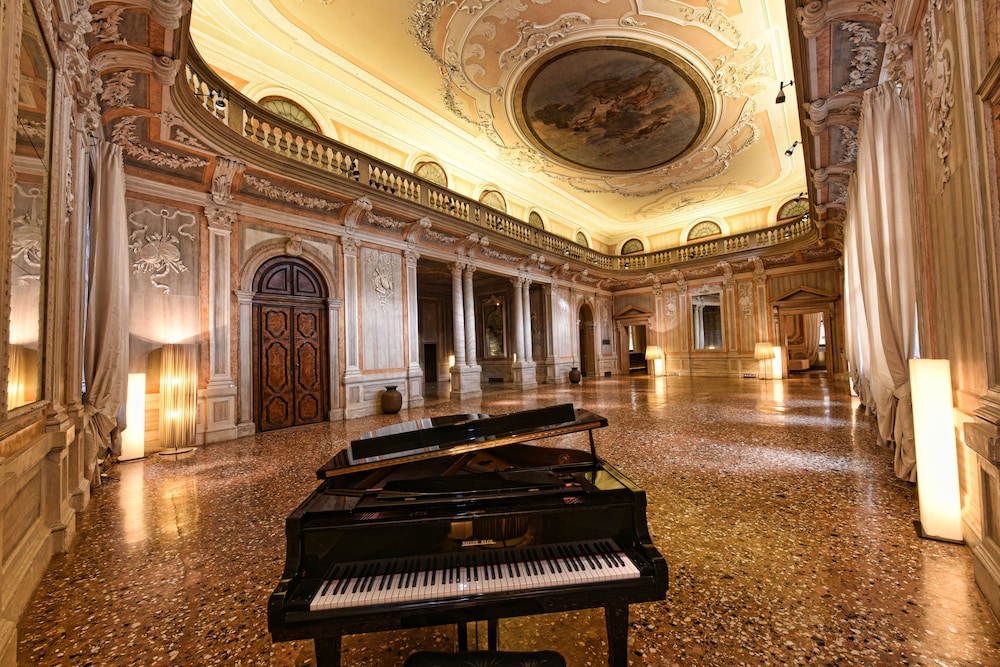Hotel Monaco & Grand Canal 7/50