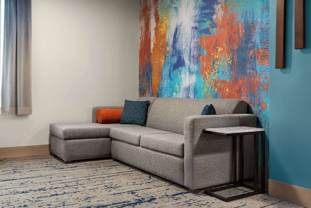 La Quinta Inn & Suites by Wyndham Austin South 42/53