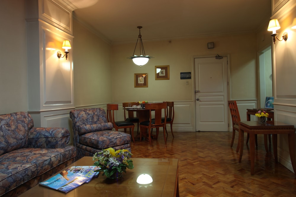 Sunny Bay Suites 18/33