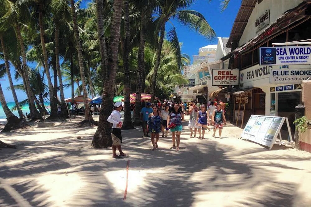 Boracay Backpackers 57/68