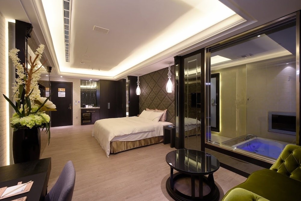 Uher Luxury Resort Hotel 17/50