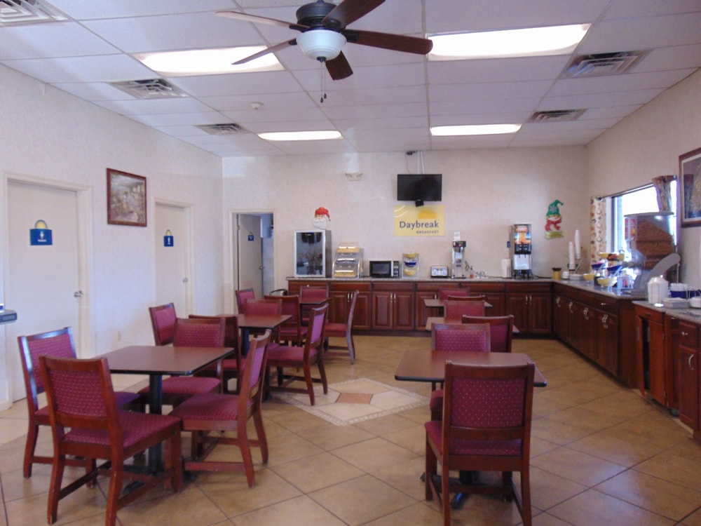 Days Inn by Wyndham Huntington 24/30
