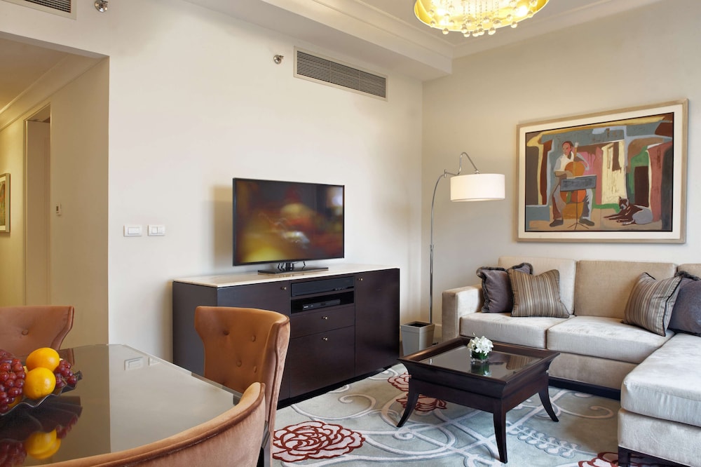Raffles Makati 34/50