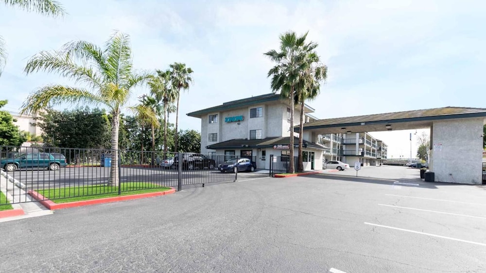 Morada Inn and Suites 5/55