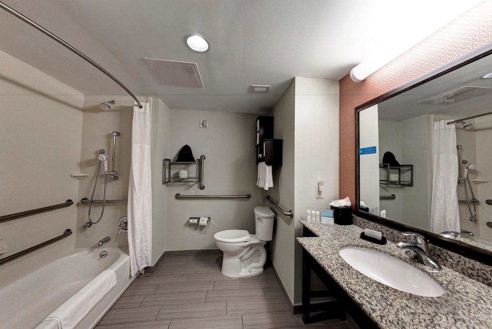 HAMPTON INN NEPTUNE/WALL 22/54