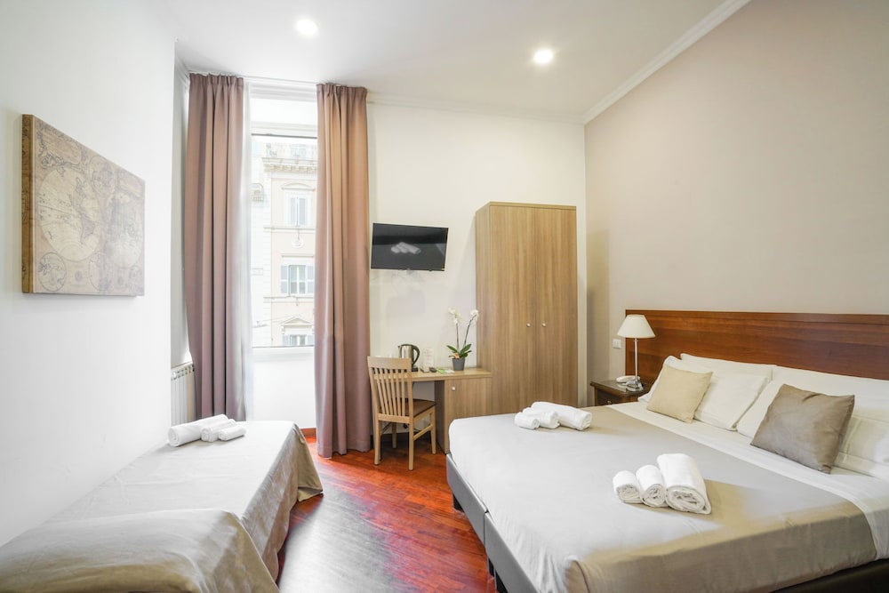 ROOM, QUADRUPLE