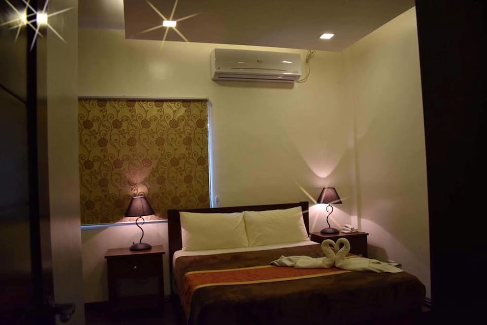 Jo Carter's Hotel & Suites 37/60
