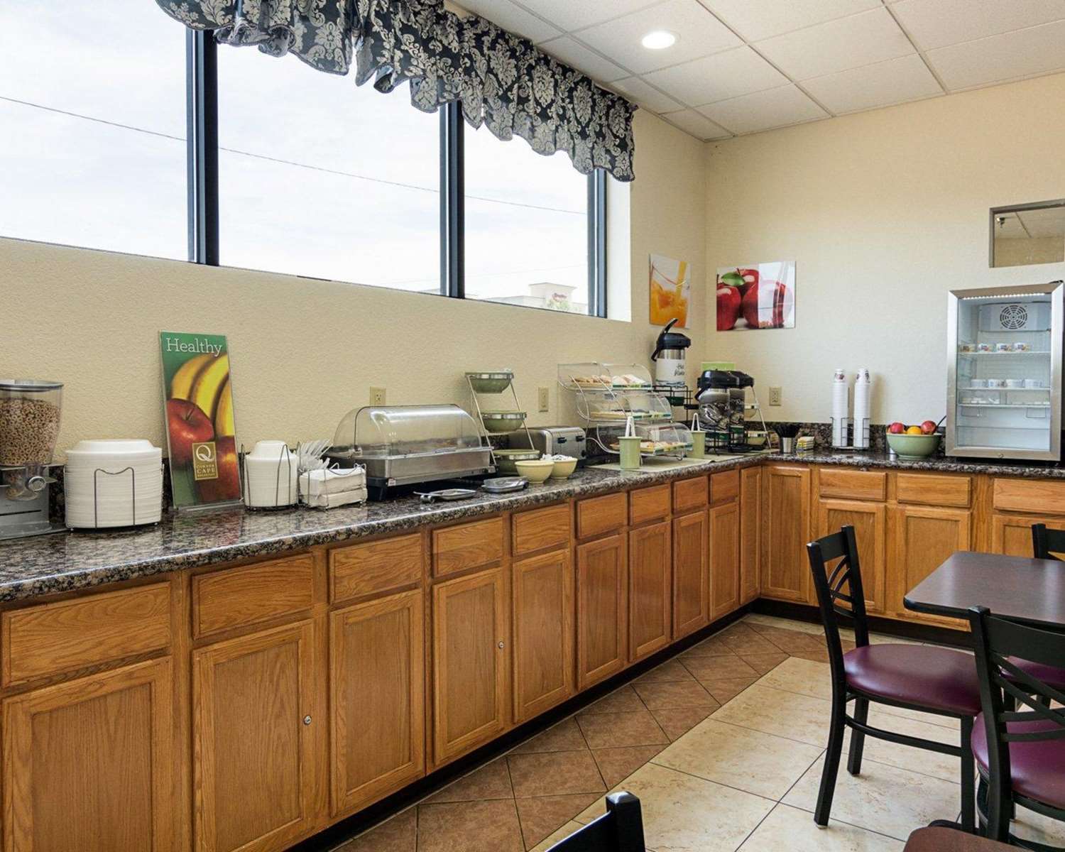 Quality Inn Chesapeake - Greenbrier 24/27