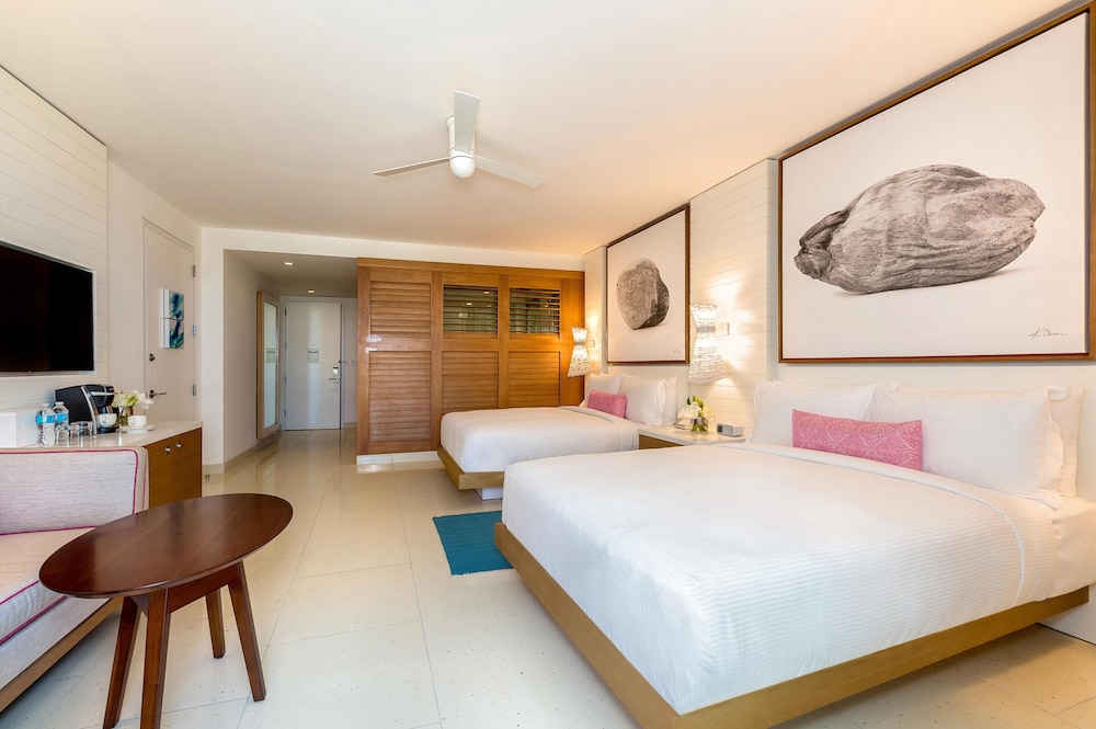 GRAND, 2 QUEEN BEDS