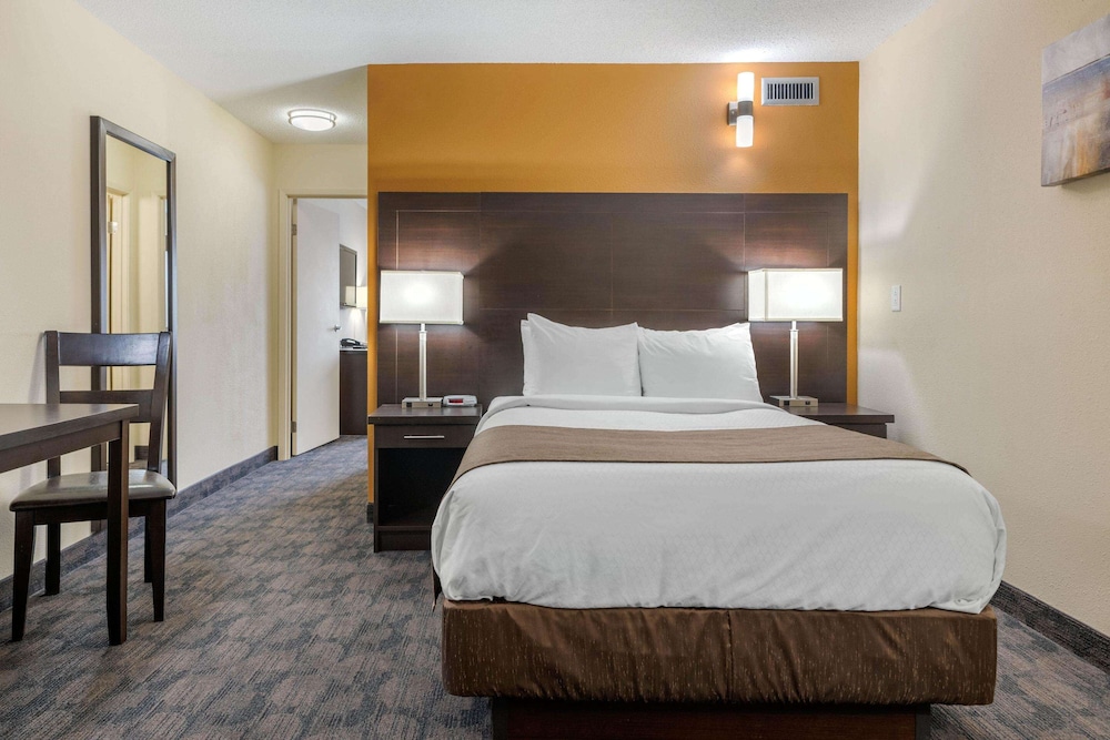 Quality Inn & Suites Bathurst, NB 12/50