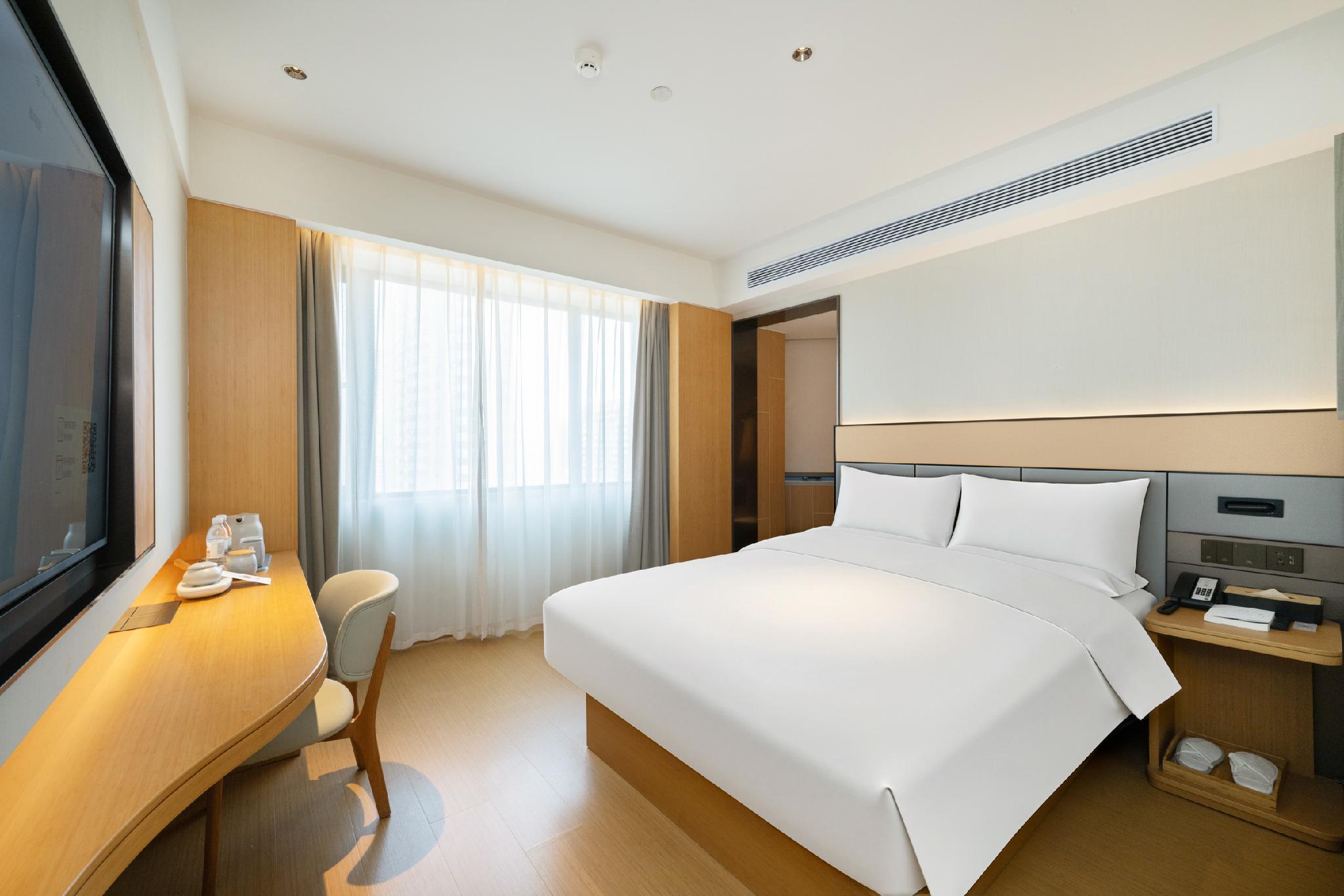 Relax, Queen Bed