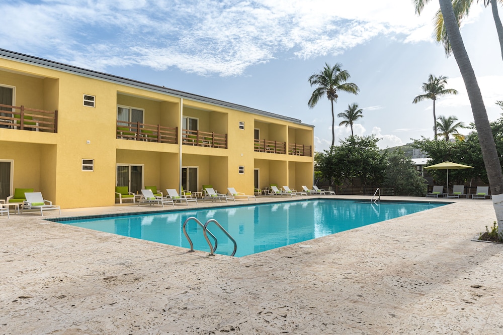 ROYAL ST. KITTS HOTEL 4/50