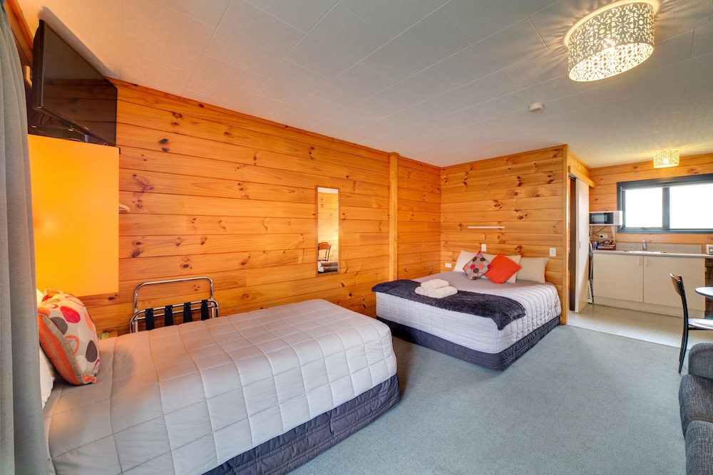 Wellington Top 10 Holiday Park 15/50