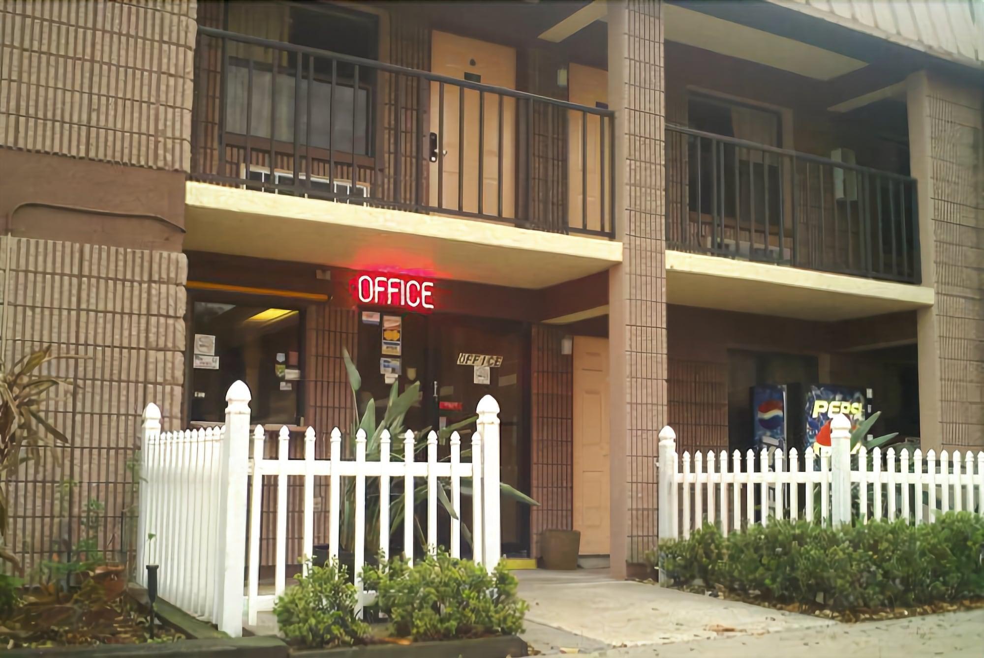 East Lake Inn 1/16