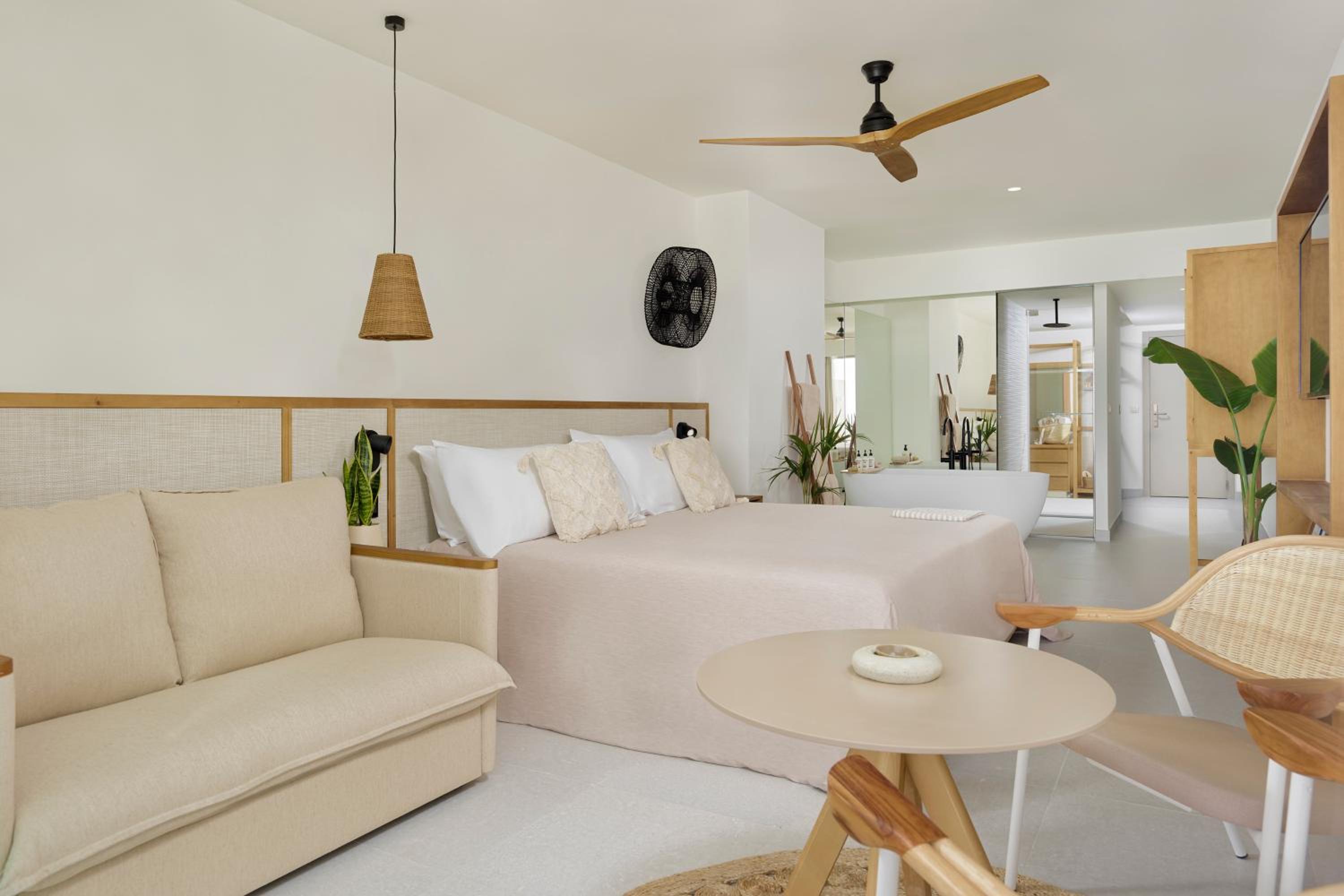 Reserve, Suite, King Bed, Ocean Front
