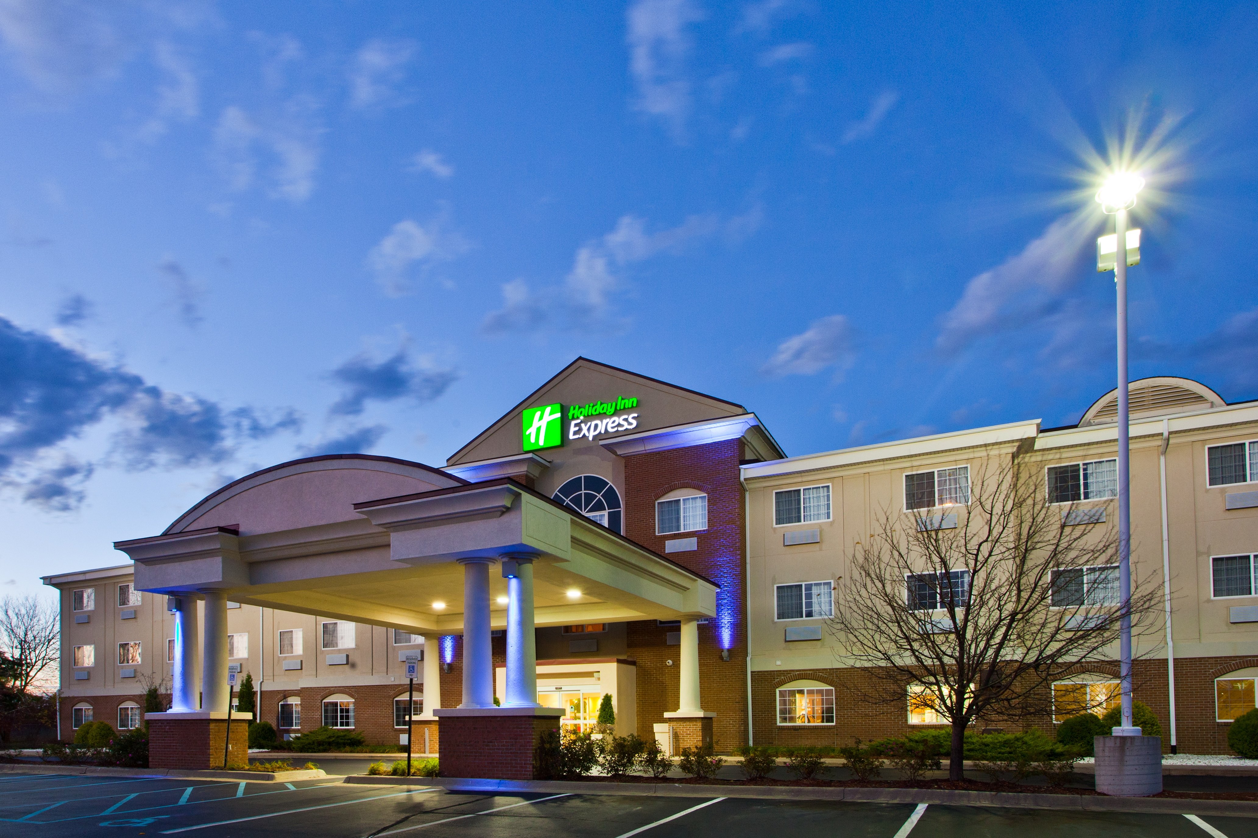 Holiday Inn Express Hotel Suites Charlotte 3/44