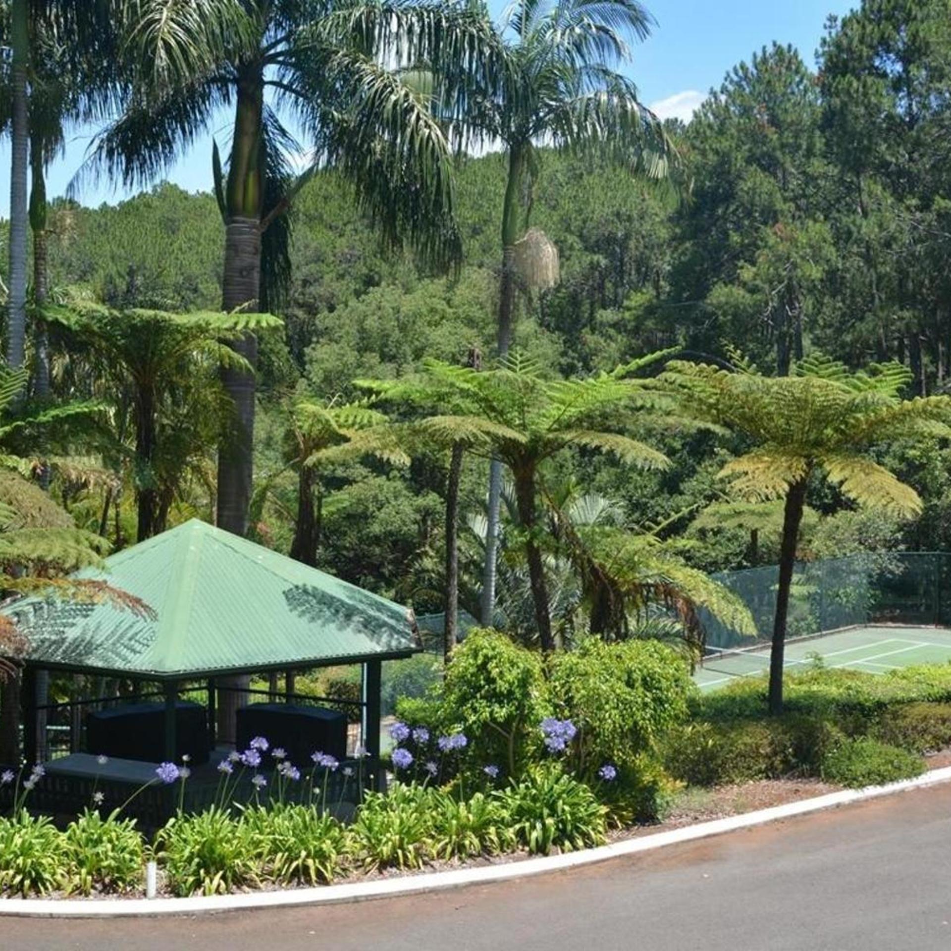 Montville Mountain Inn 60/62