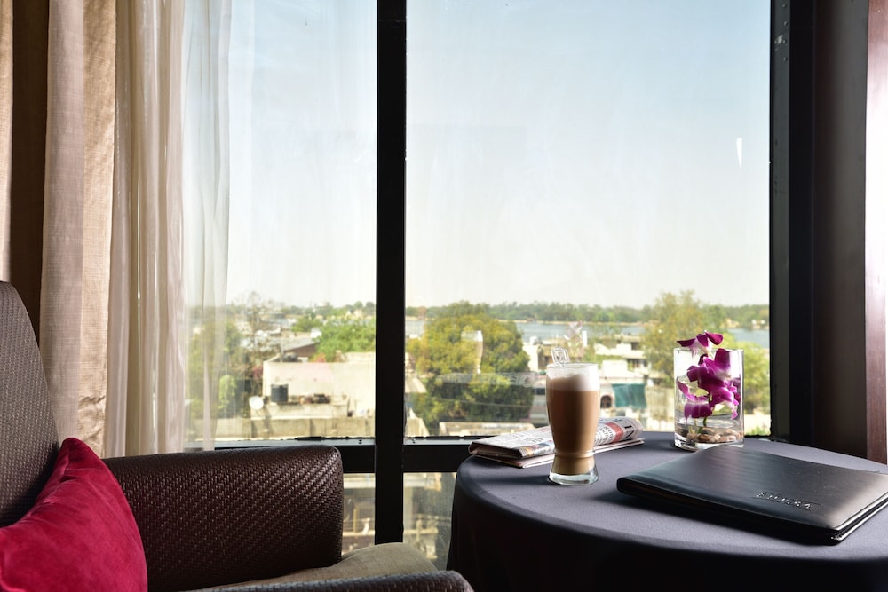 HOTEL SURYA PLAZA 41/46