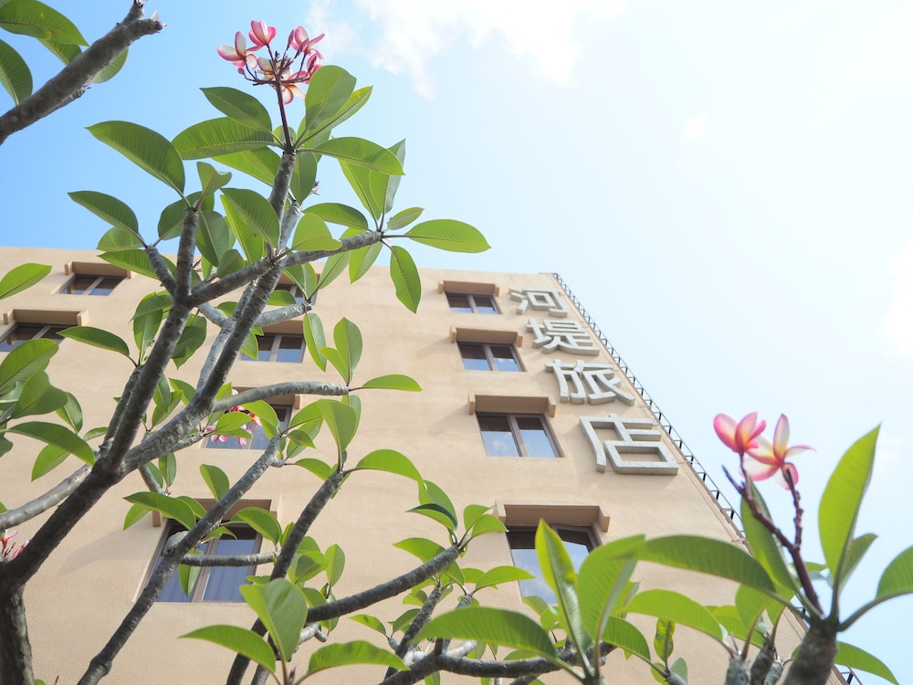 The Riverside Hotel Hengchun 7/60