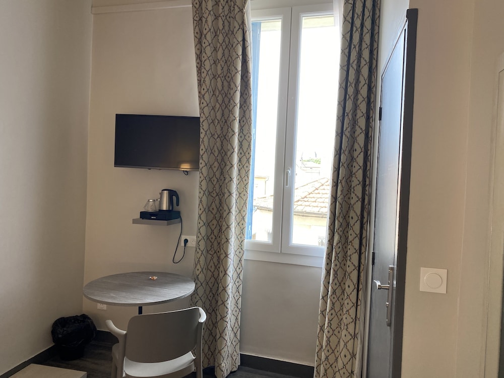 Majestic Hotel 37/50
