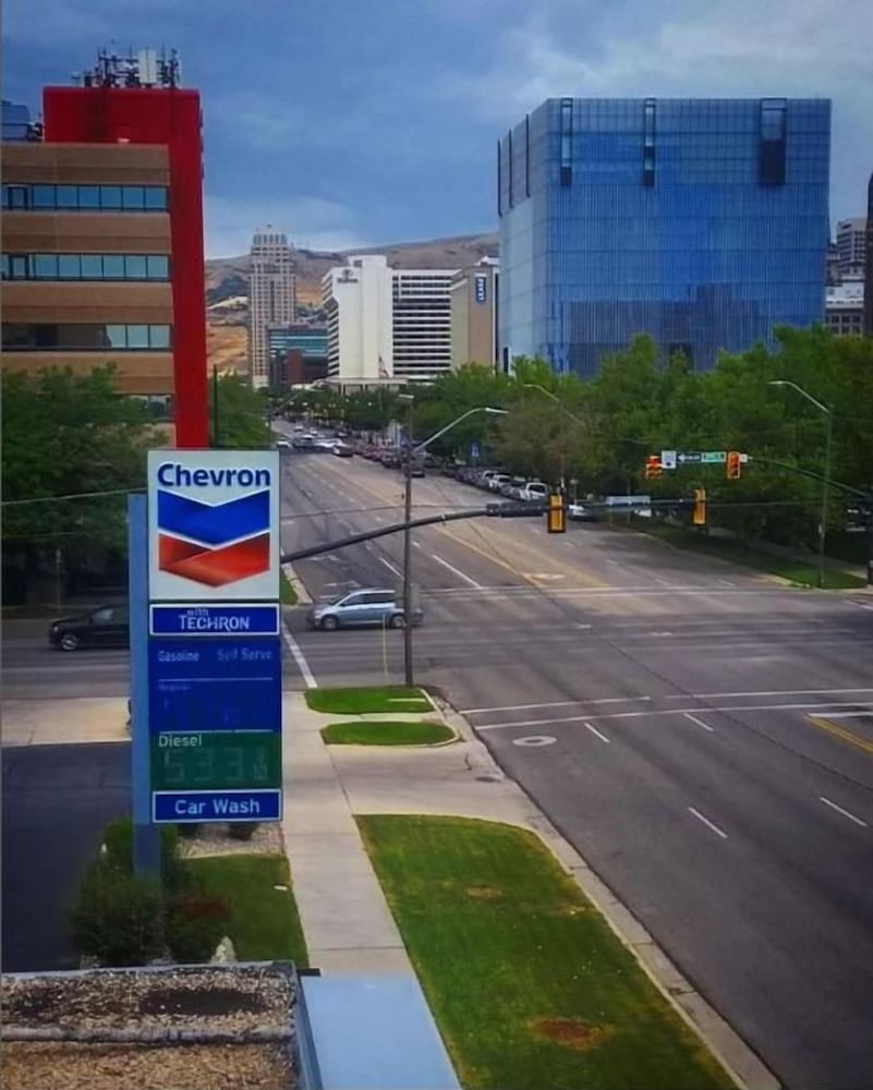 Metropolitan Inn 57/66