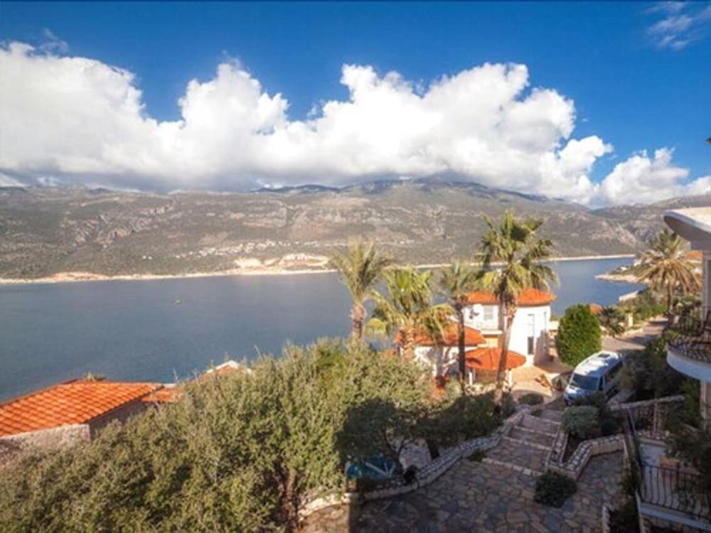 Lighthouse Hotel Kas 9/79