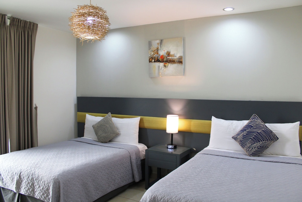 BASIC, 2 DOUBLE BEDS