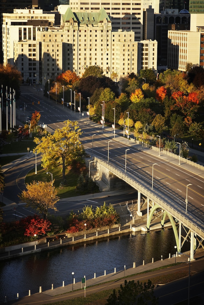 Lord Elgin Hotel 65/71